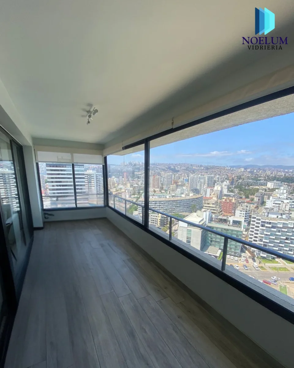 Aluminio blanco con correderas de vidrio templado