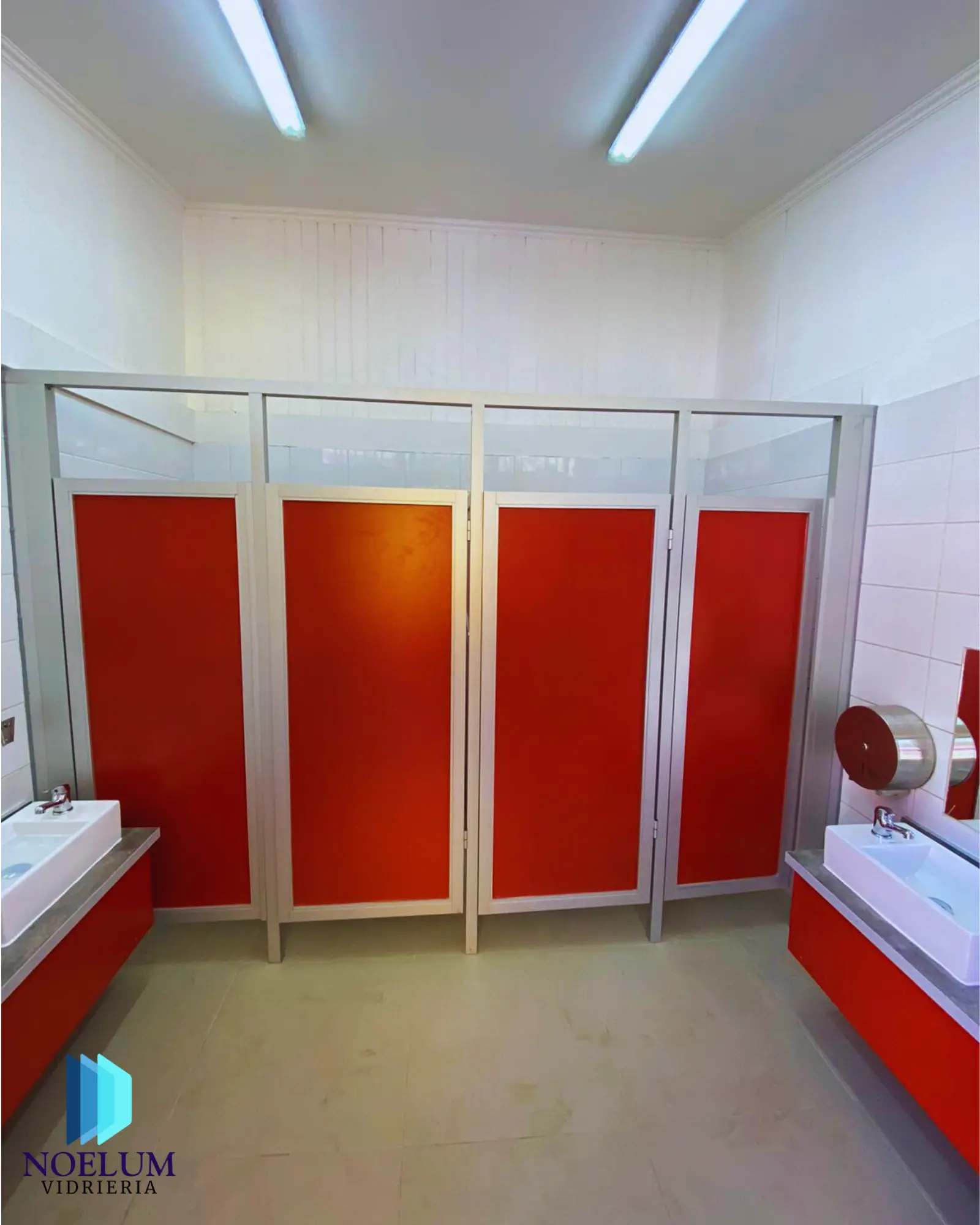 Puertas y separadores de baño en vidrio o laminado