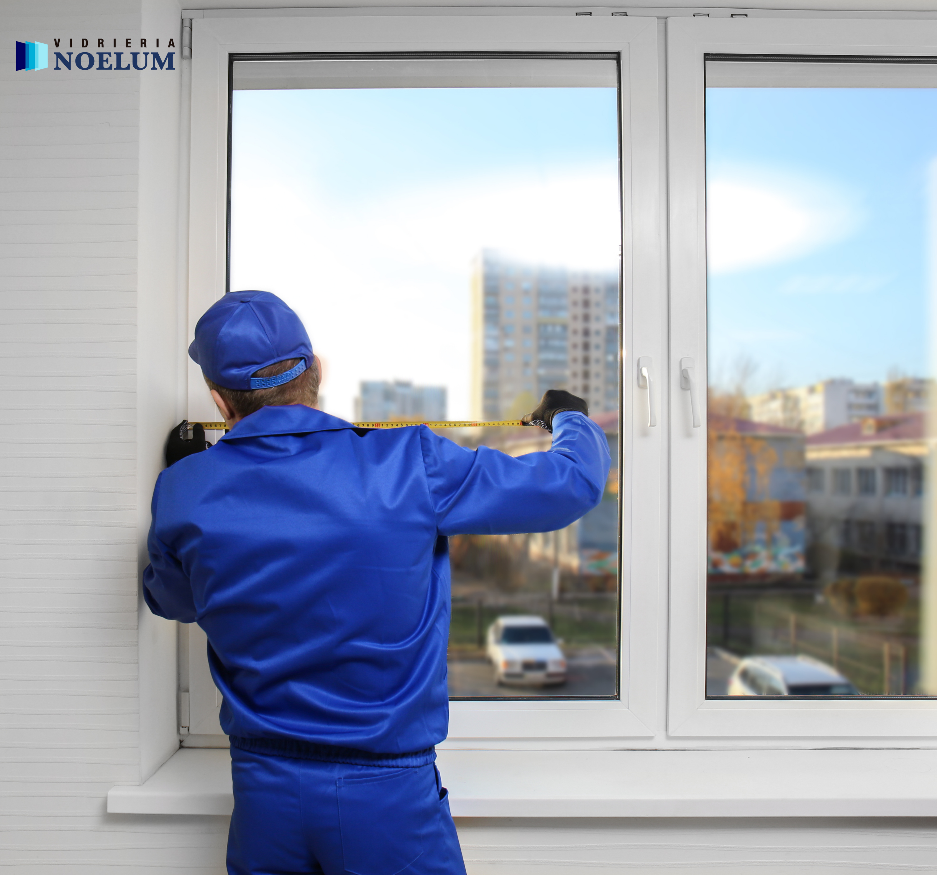Técnico de Vidriería Noelum reparando vidrio en Viña del Mar