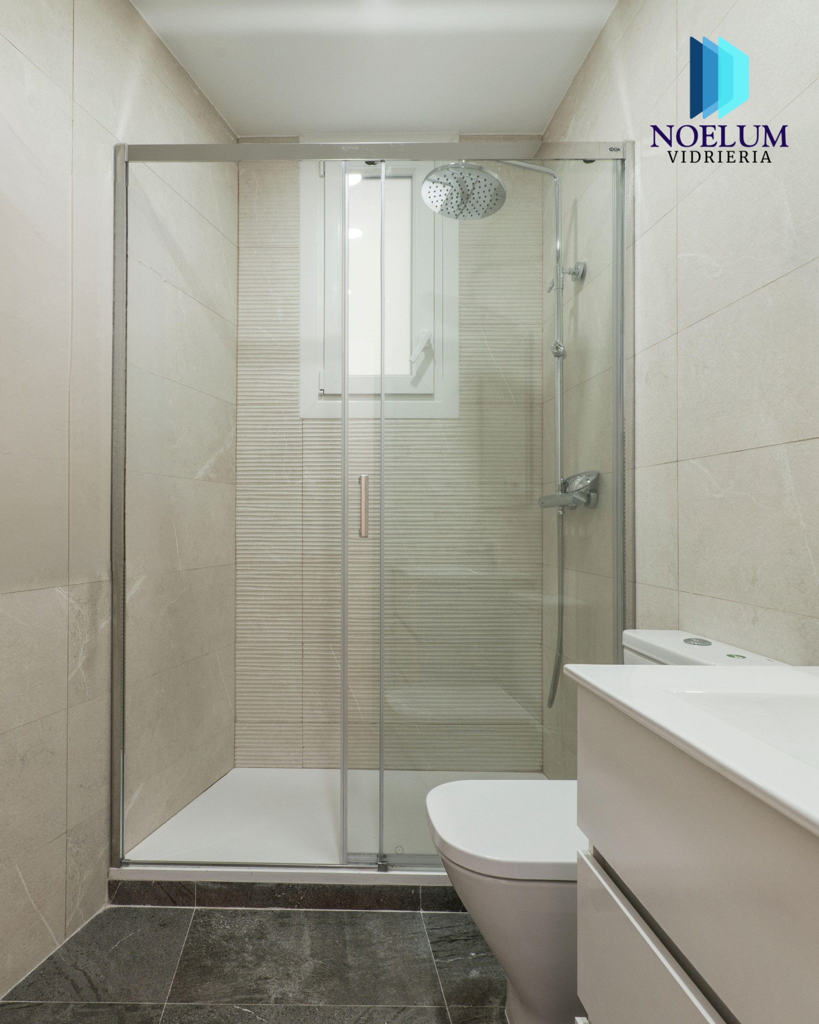 Mampara de vidrio templado instalada por Noelum
